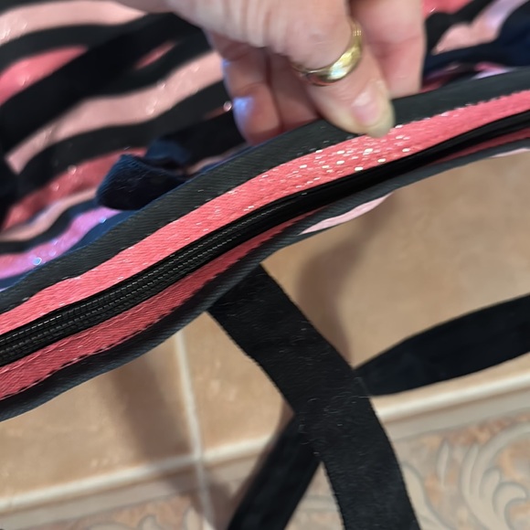 NWOT VICTORIA’S SECRET Bling Tote Bag - Picture 7 of 8